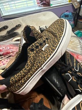 Vans Leopard Print Laces on Sneakers - Brown/Black